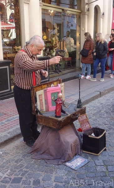 2024-09-15-30-Puppeteer-Defensa-Sunday-Market