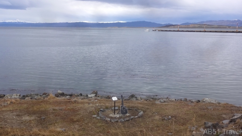 2024-10-06-08-Guitar-memorial-Ushuaia