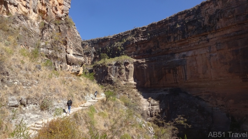 2024-08-17-43-Wilson-and-Maria-descending-into-the-canyon