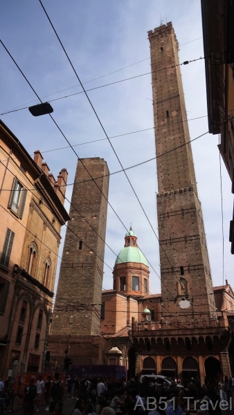 2023-09-17-25-Bologna-Two-towers-Asinelli-and-Garisenda