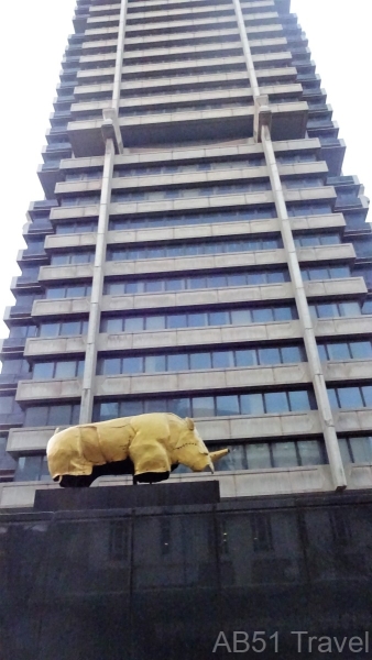 36-2022-08-01-Golden-rhinoceros-of-Mapungubwe-statue-in-Marshalltown