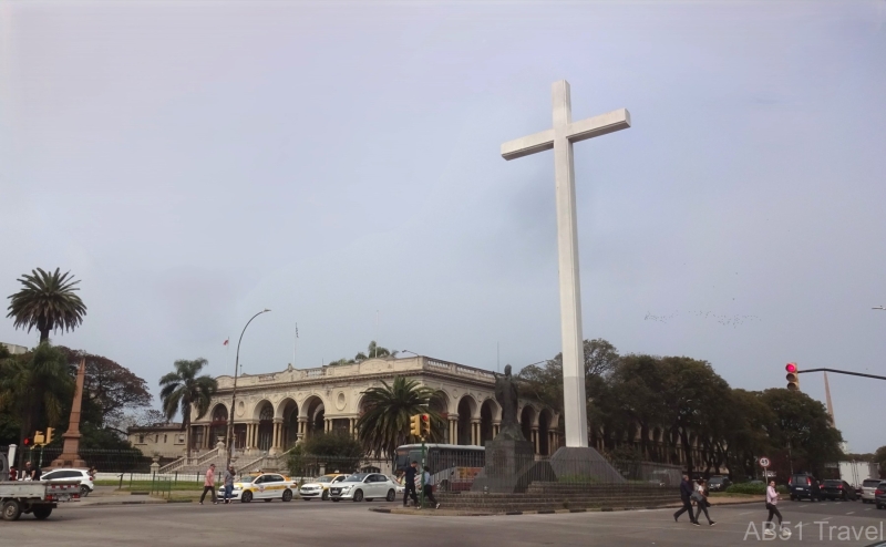 2024-09-19-03-Cross-at-Tres-Cruces-Boulevards-General-Artigas-and-Eduardo-Victor-Haedo